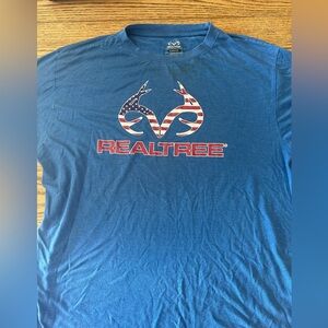 Realtree. Size large.